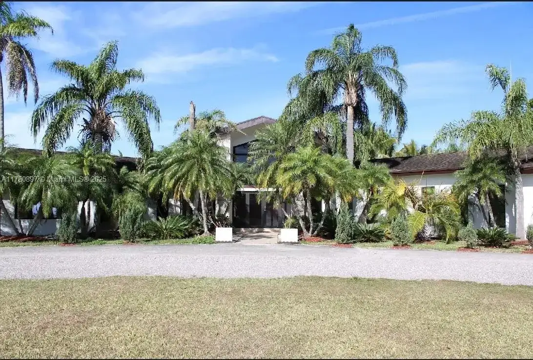 6 bedroom 4 bath Residential for sale at 31050 SW 193rd Ave, Homestead FL 33030