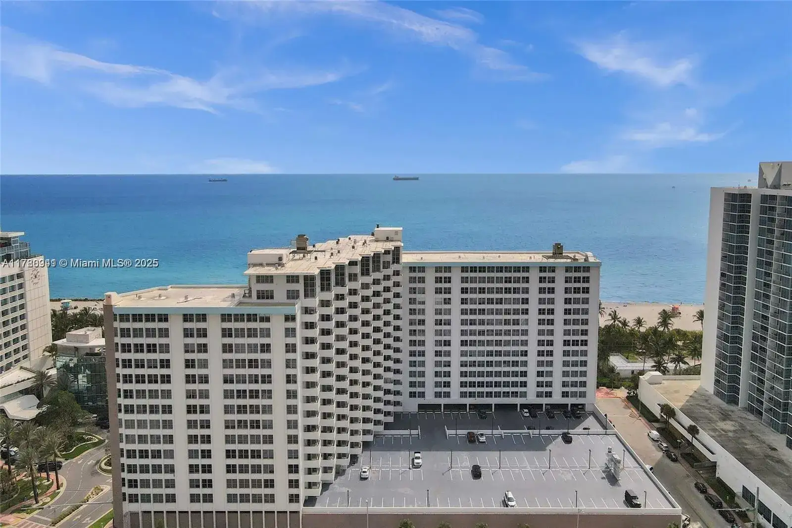 1 bedroom 1 bath Residential for sale at 2899 Collins Ave # 708, Miami Beach FL 33140