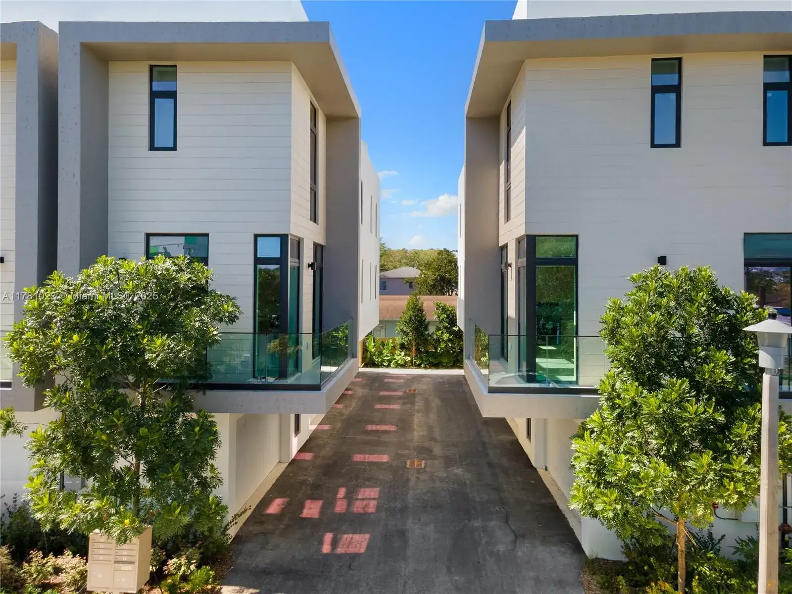 3 bedroom 3 bath Residential for sale at 2501 SW 27 ST # 2, Miami FL 33133