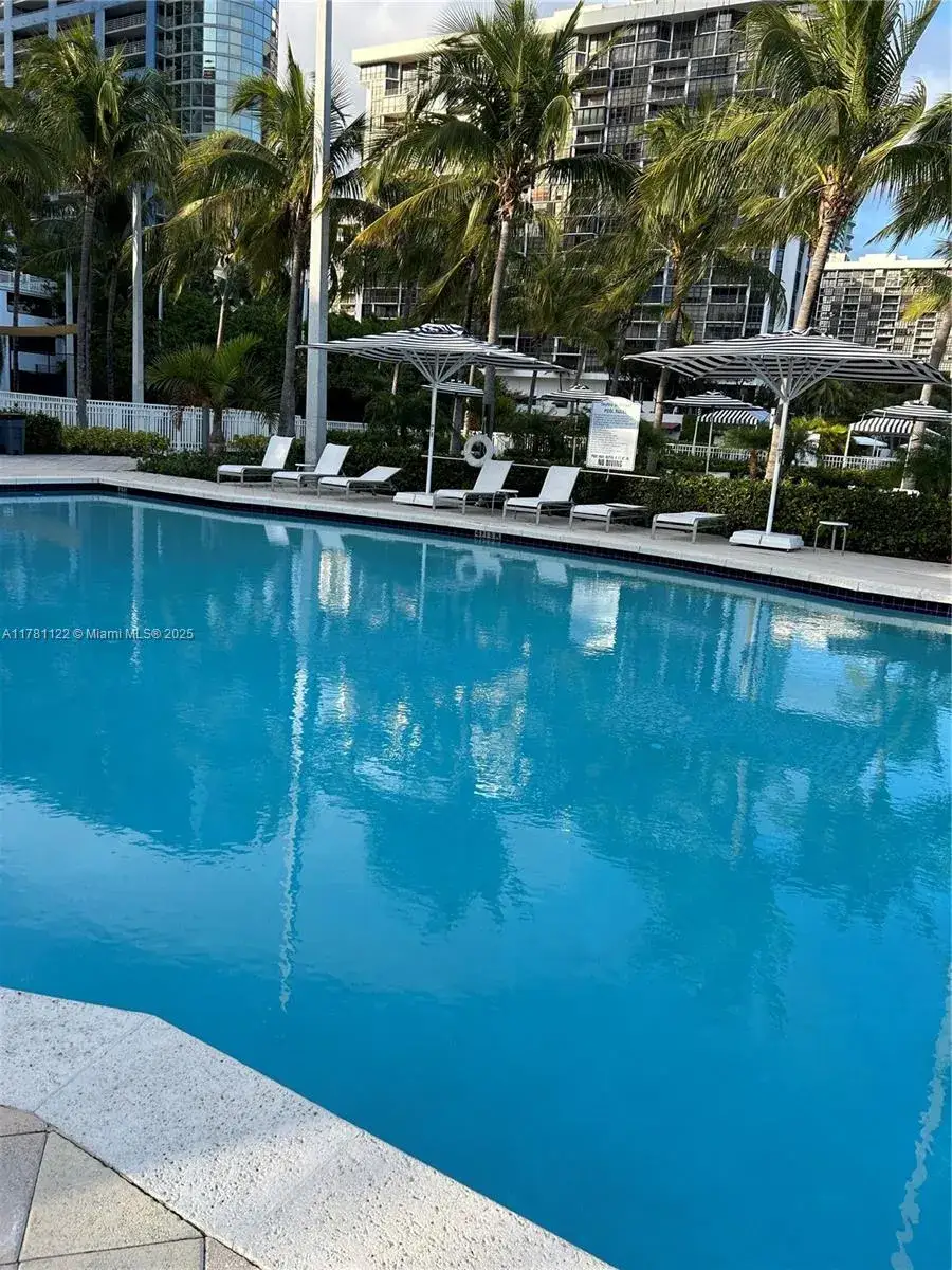 1 bedroom 1 bath Residential for sale at 2101 Brickell Ave # 502, Miami FL 33129