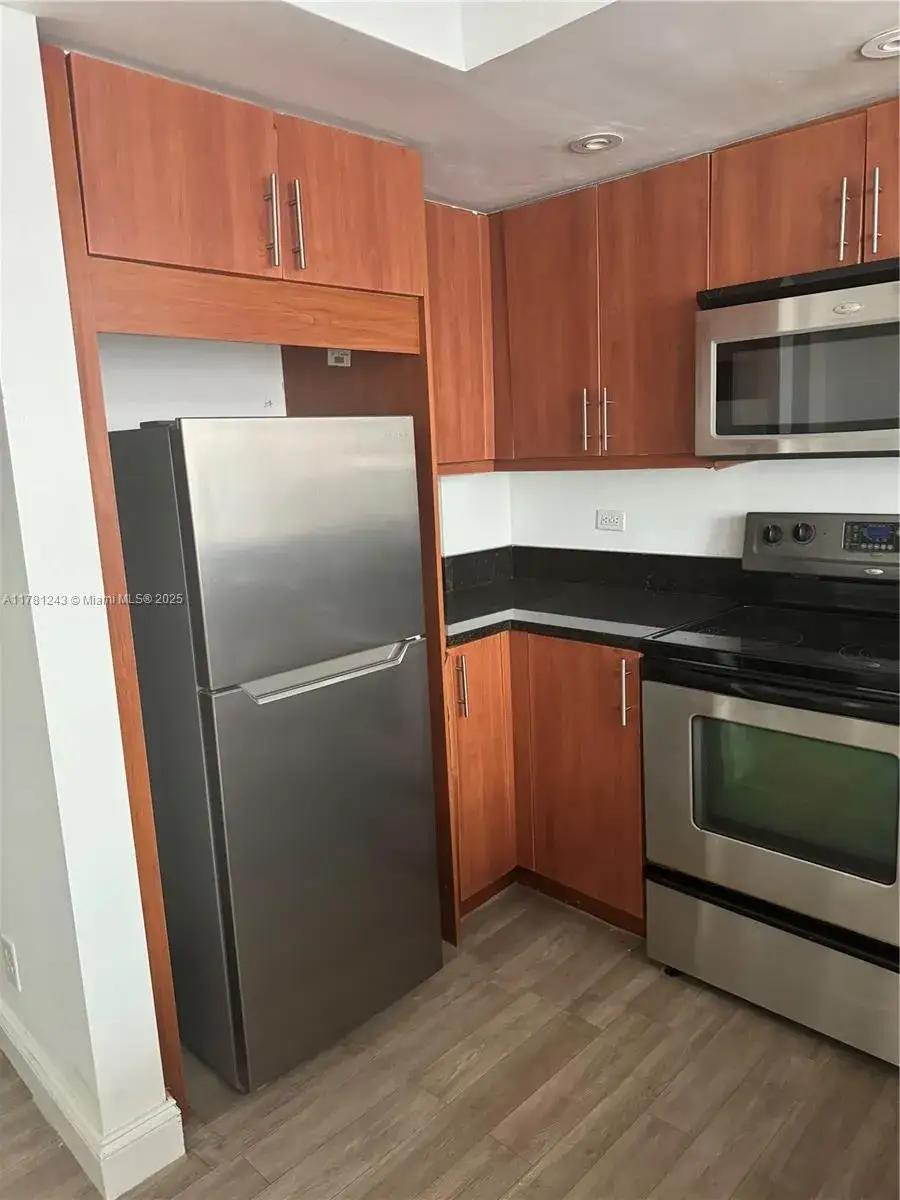 2 bedroom 2 bath Residential Lease for rent at 111 E Flagler St # 901, Miami FL 33131