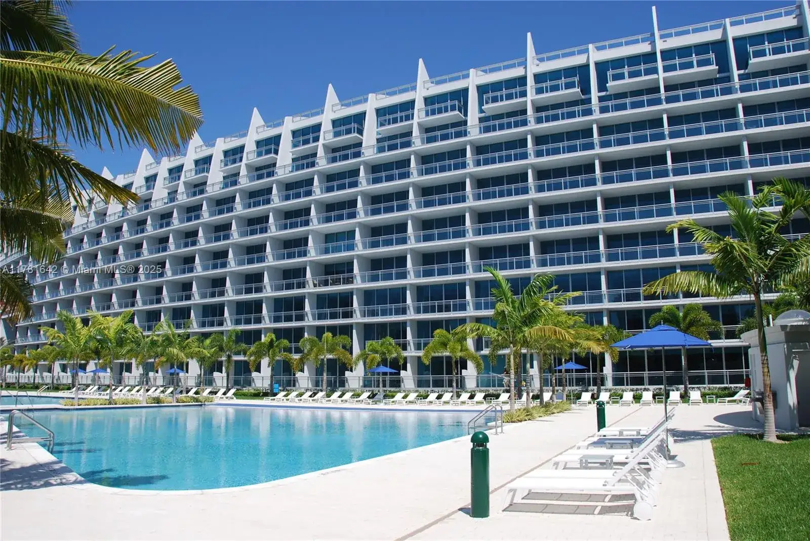 2 bedroom 3 bath Residential for sale at 2950 NE 188th St # 143, Aventura FL 33180