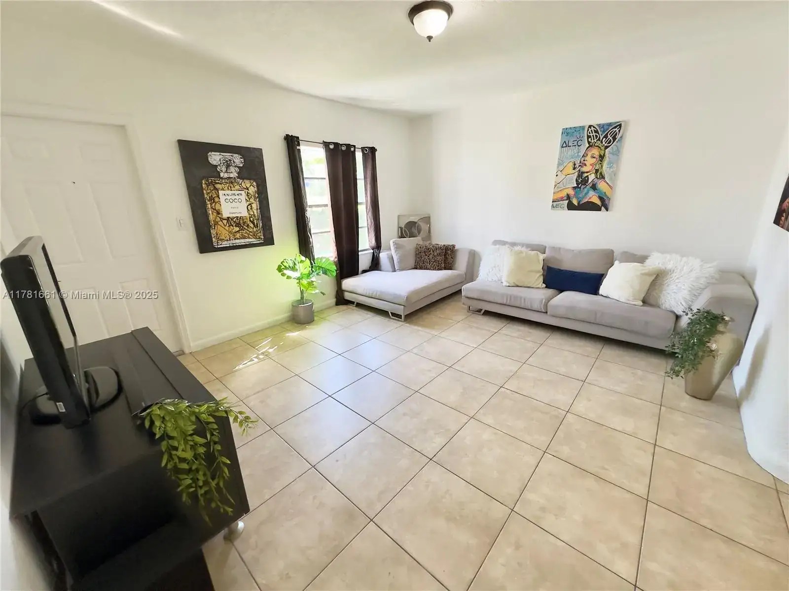 2 bedroom 1 bath Residential Lease for rent at 301 NW 37th St, Miami FL 33127