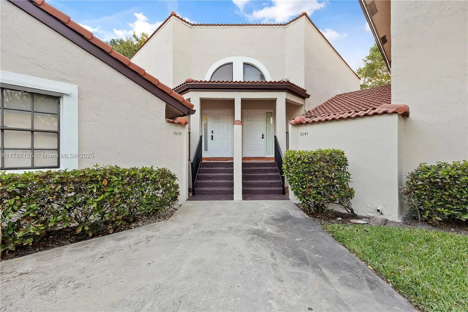 2 bedroom 2 bath Residential Lease for rent at 9239 W Sunrise Blvd, Plantation FL 33322