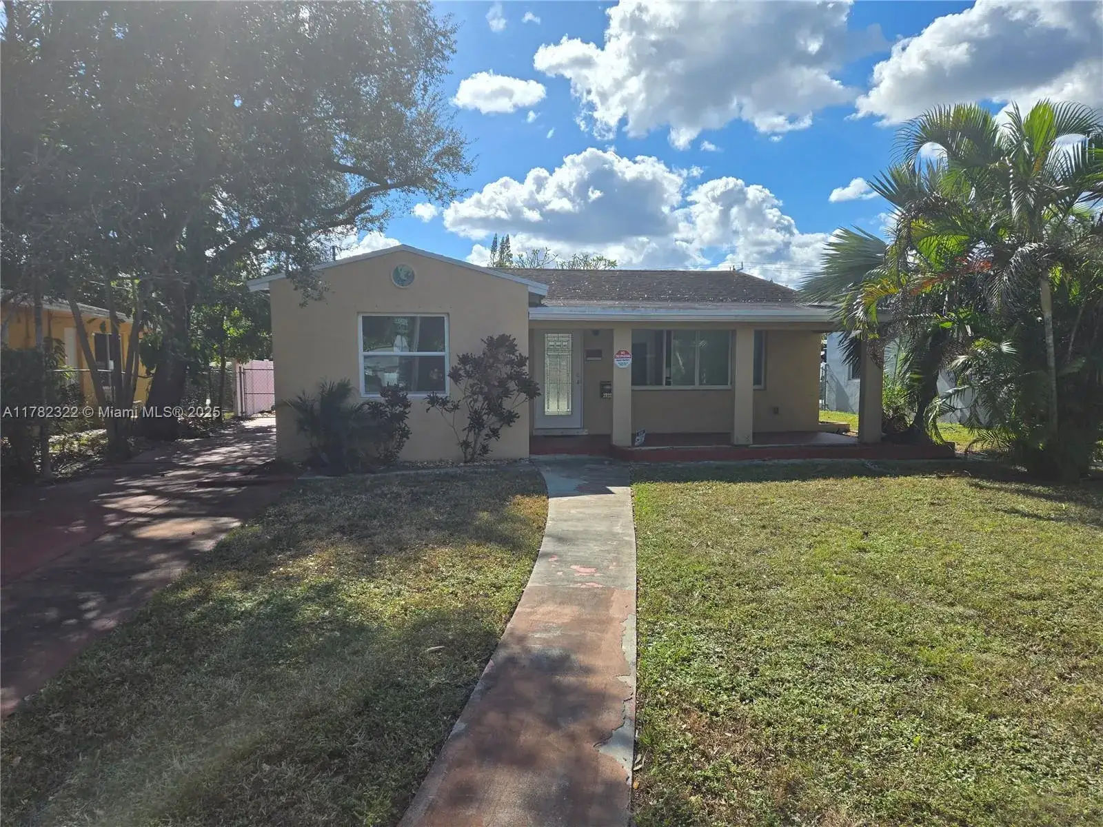 2 bedroom 2 bath Residential for sale at 2722 Pierce St, Hollywood FL 33020