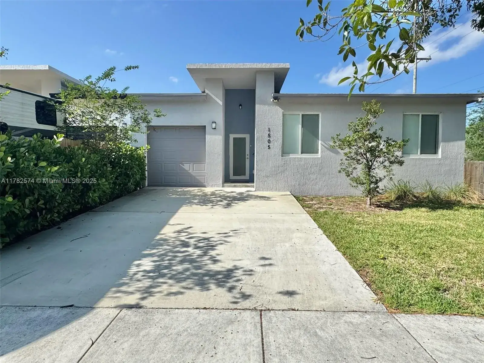 3 bedroom 2 bath Residential for sale at 1505 SW 27th Ct, Fort Lauderdale FL 33315