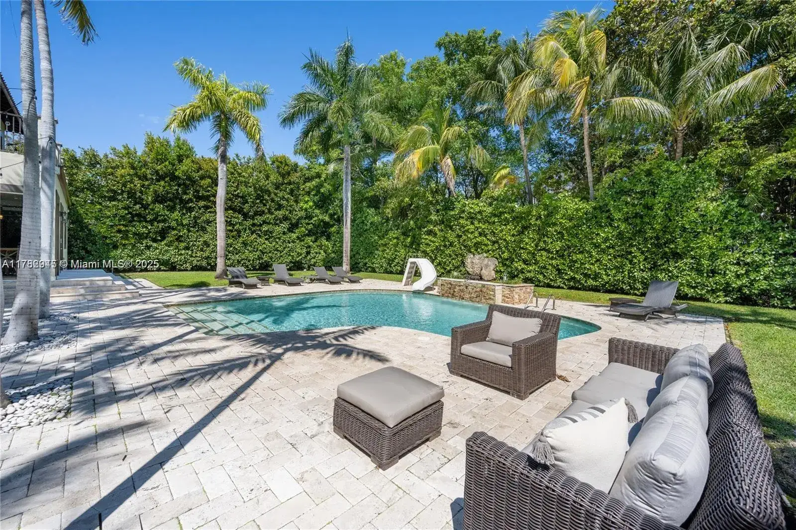6 bedroom 6 bath Residential for sale at 31 Island Dr, Key Biscayne FL 33149