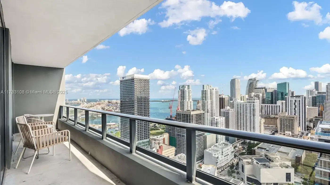 2 bedroom 2 bath Residential Lease for rent at 601 NE 1st Ave # 4005, Miami FL 33132