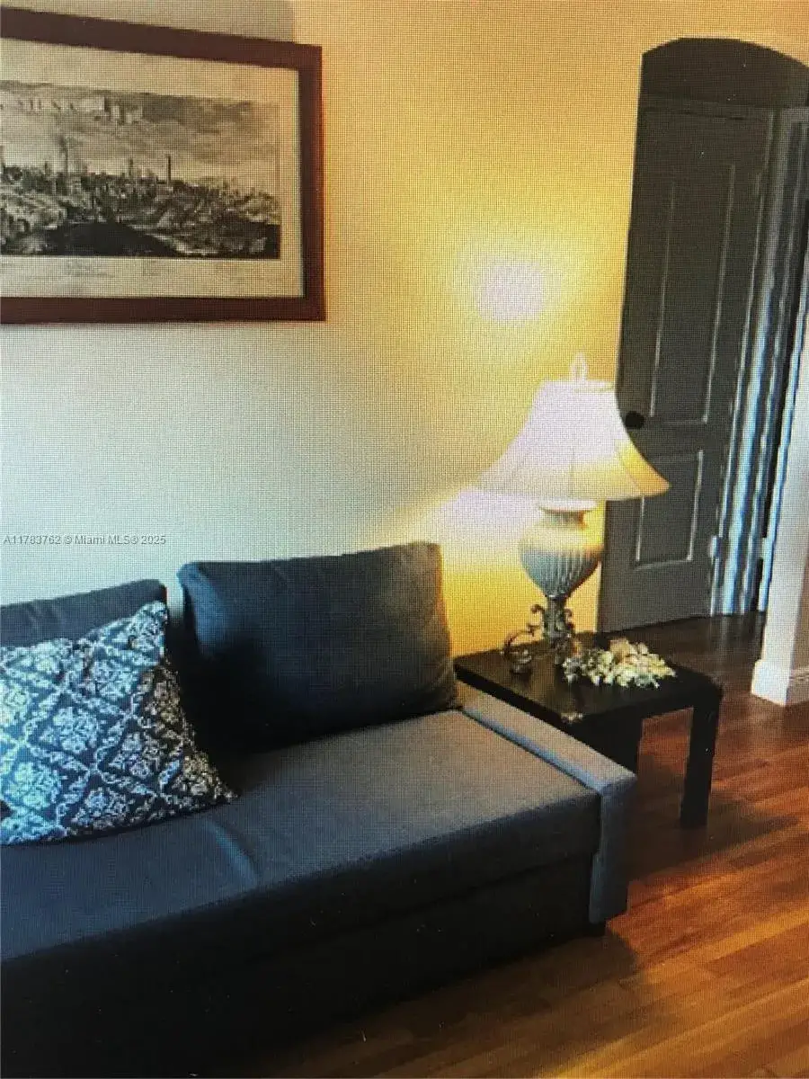 1 bedroom 1 bath Residential for sale at 30 Almeria Ave # 6, Coral Gables FL 33134