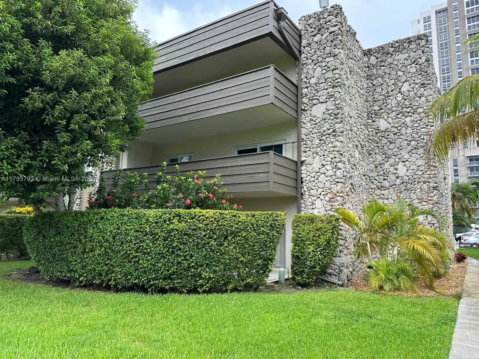 2 bedroom 2 bath Residential for sale at 8335 SW 72nd Ave # 202D, Miami FL 33143