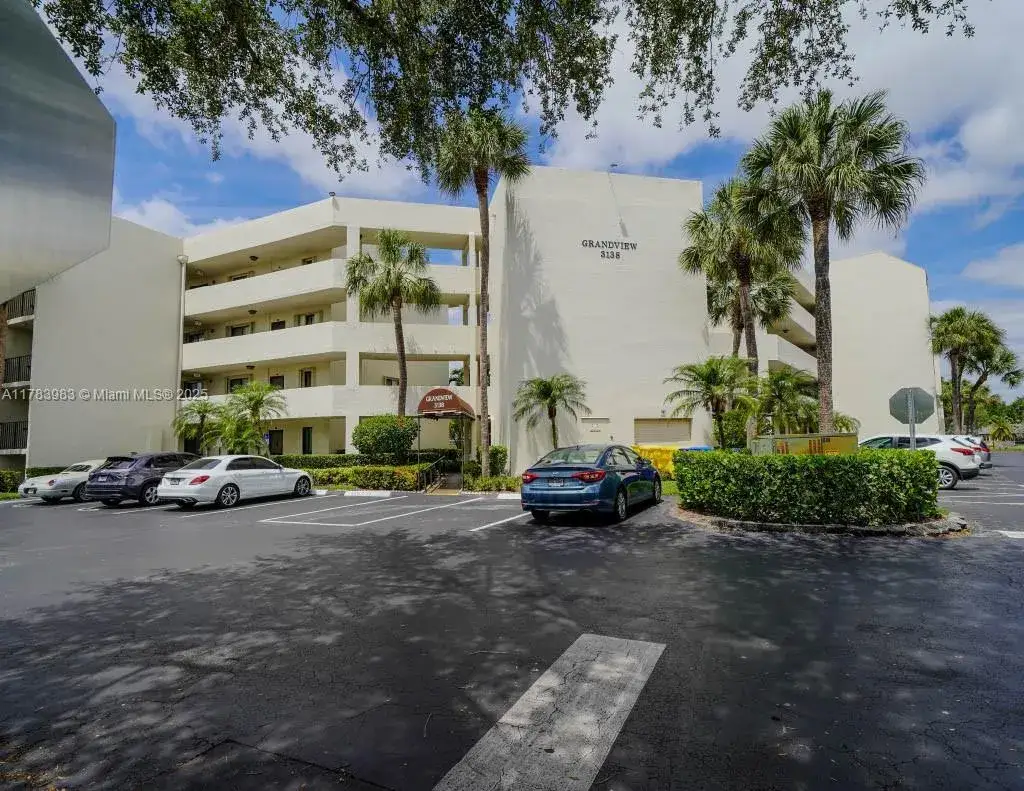 2 bedroom 2 bath Residential for sale at 3138 VIA POINCIANA # 105, Lake Worth FL 33467