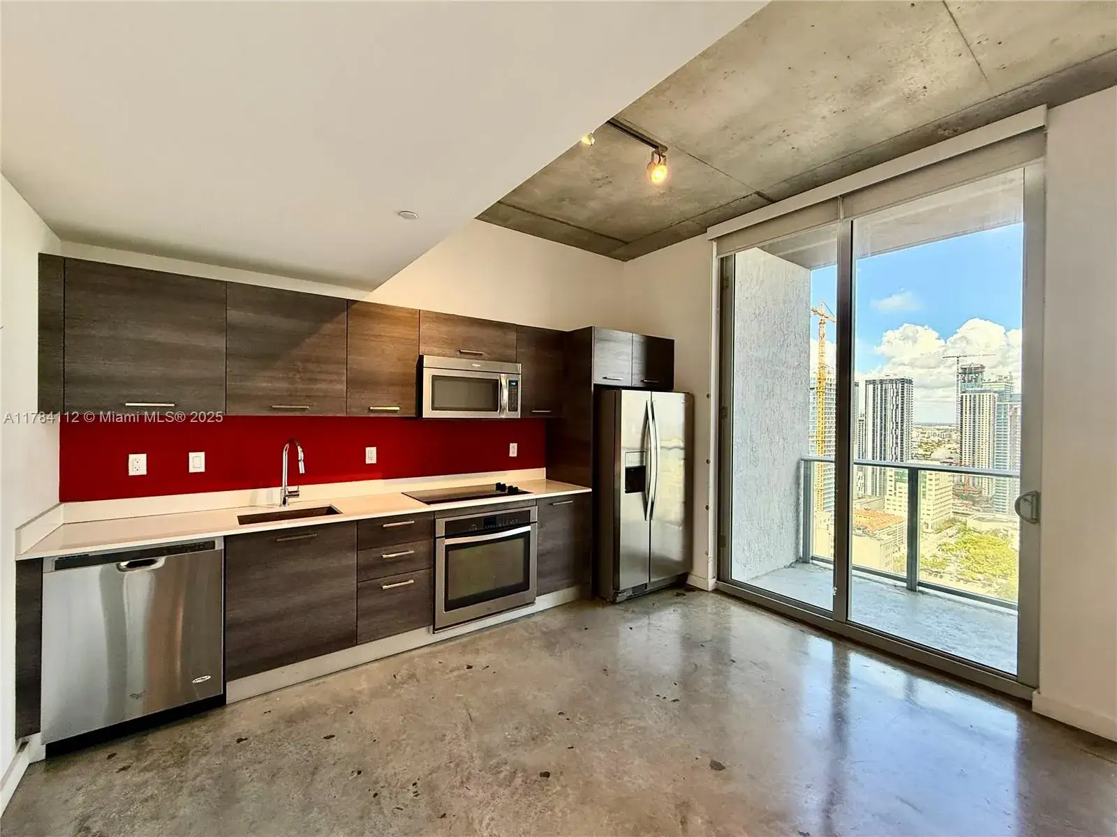 1 bedroom 1 bath Residential Lease for rent at 151 SE 1st St # 3208, Miami FL 33131