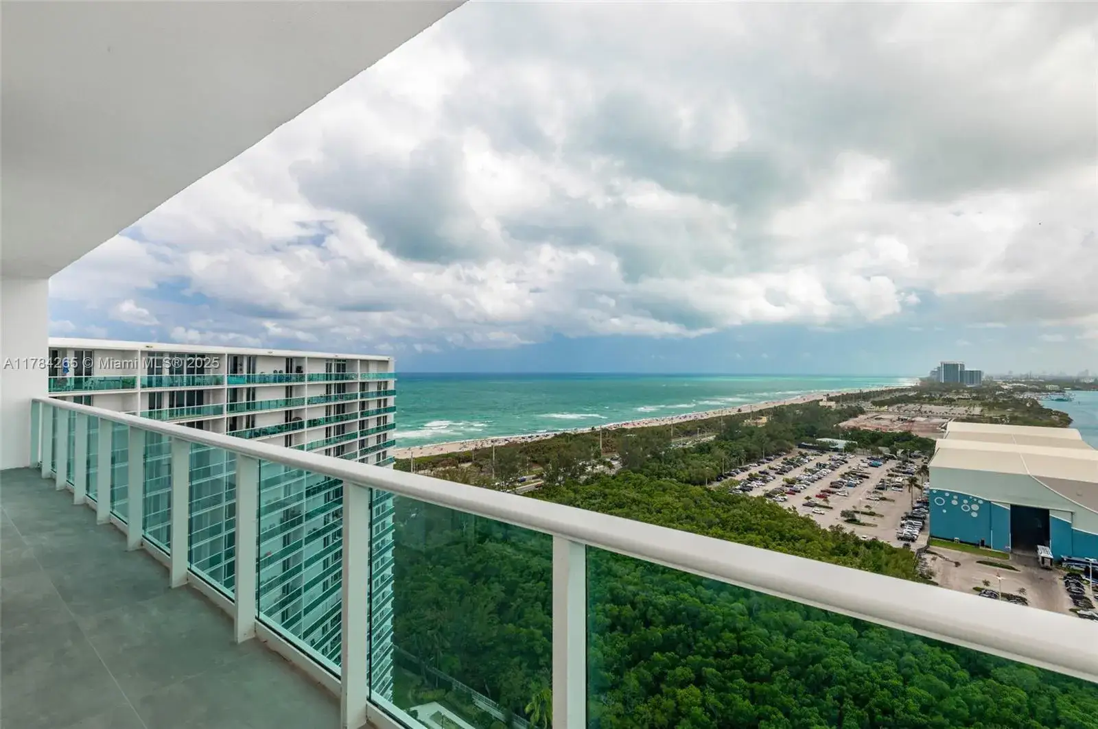 2 bedroom 2 bath Residential Lease for rent at 100 Bayview Dr, Sunny Isles Beach FL 33160