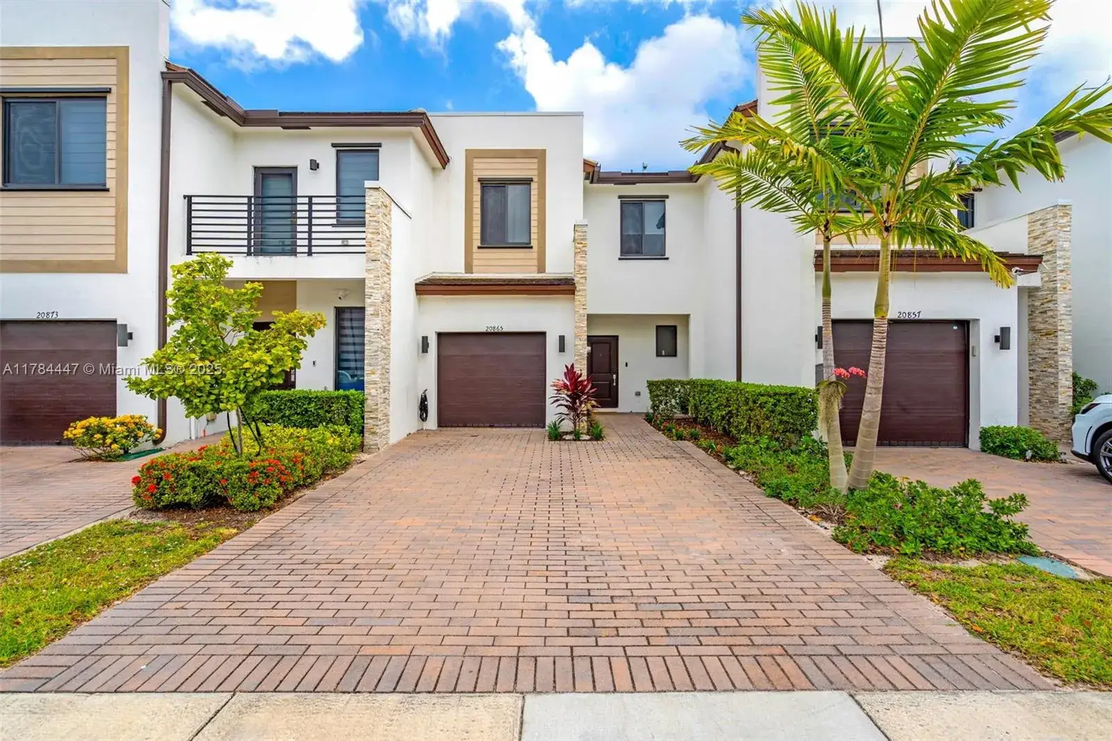 3 bedroom 2 bath Residential for sale at 20865 NE 7th Ct, Miami FL 33179