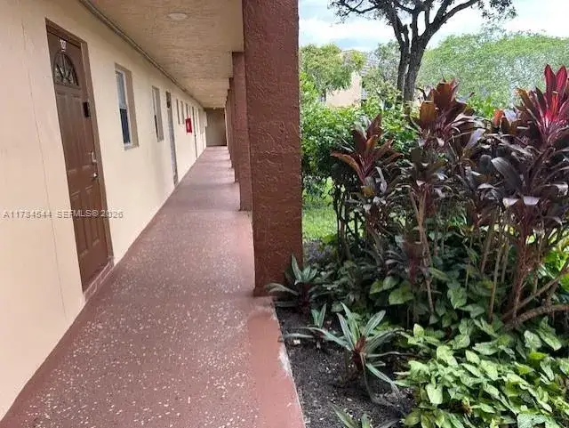 1 bedroom 1 bath Residential for sale at 9350 Sunrise Lakes Blvd # 109, Sunrise FL 33322
