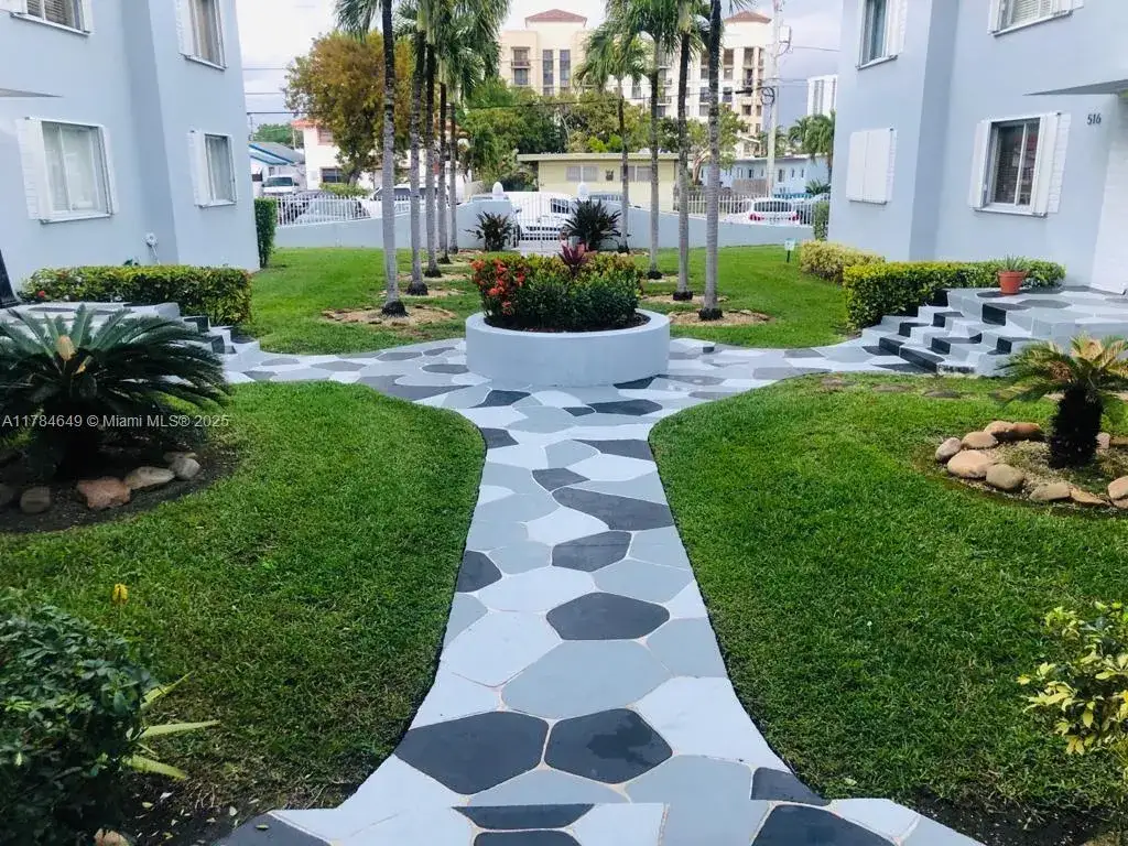 2 bedroom 1 bath Residential Lease for rent at 520 SW 10th St # A, Miami FL 33130