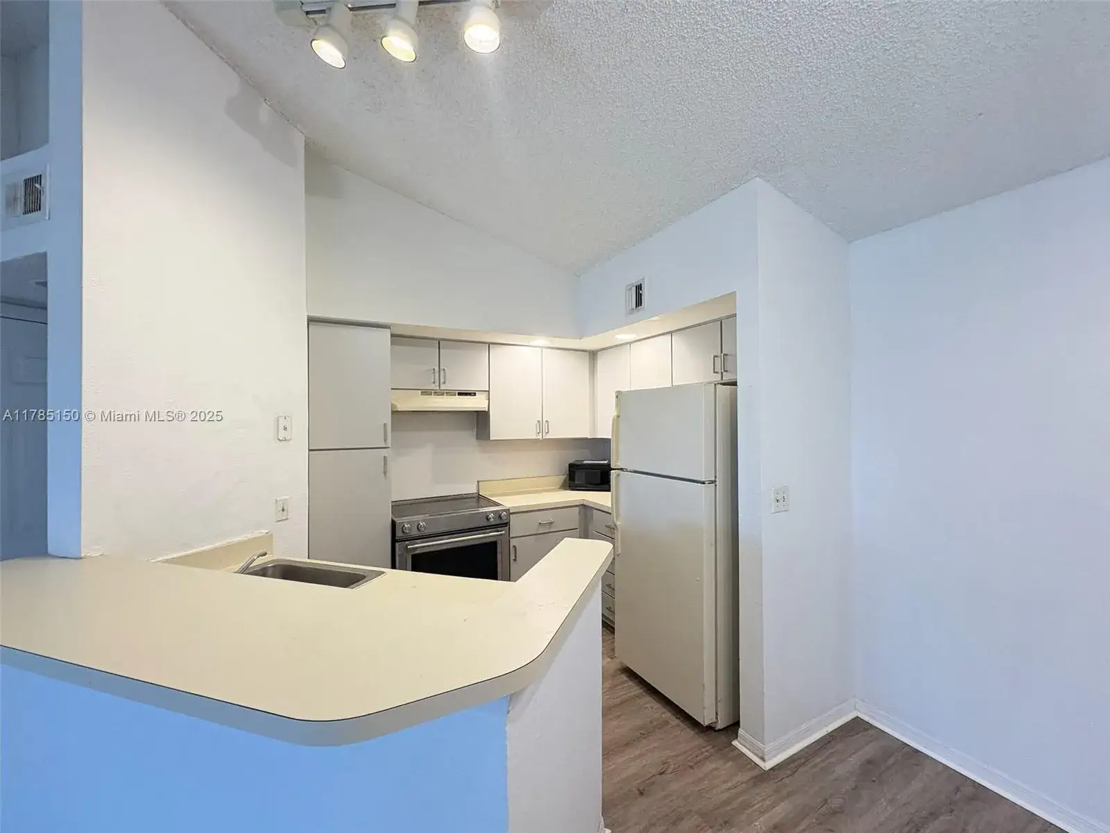 1 bedroom 1 bath Residential Lease for rent at 3320 N Pinewalk Dr N # 1726, Margate FL 33063
