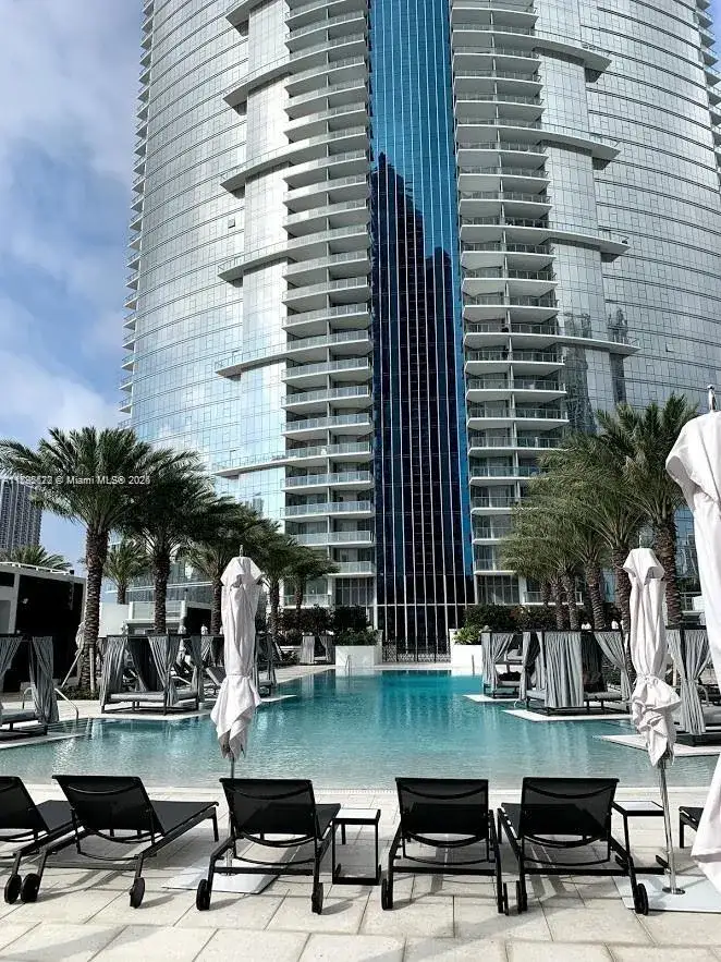 1 bedroom 1 bath Residential for sale at 851 NE 1st Ave # 3002, Miami FL 33132