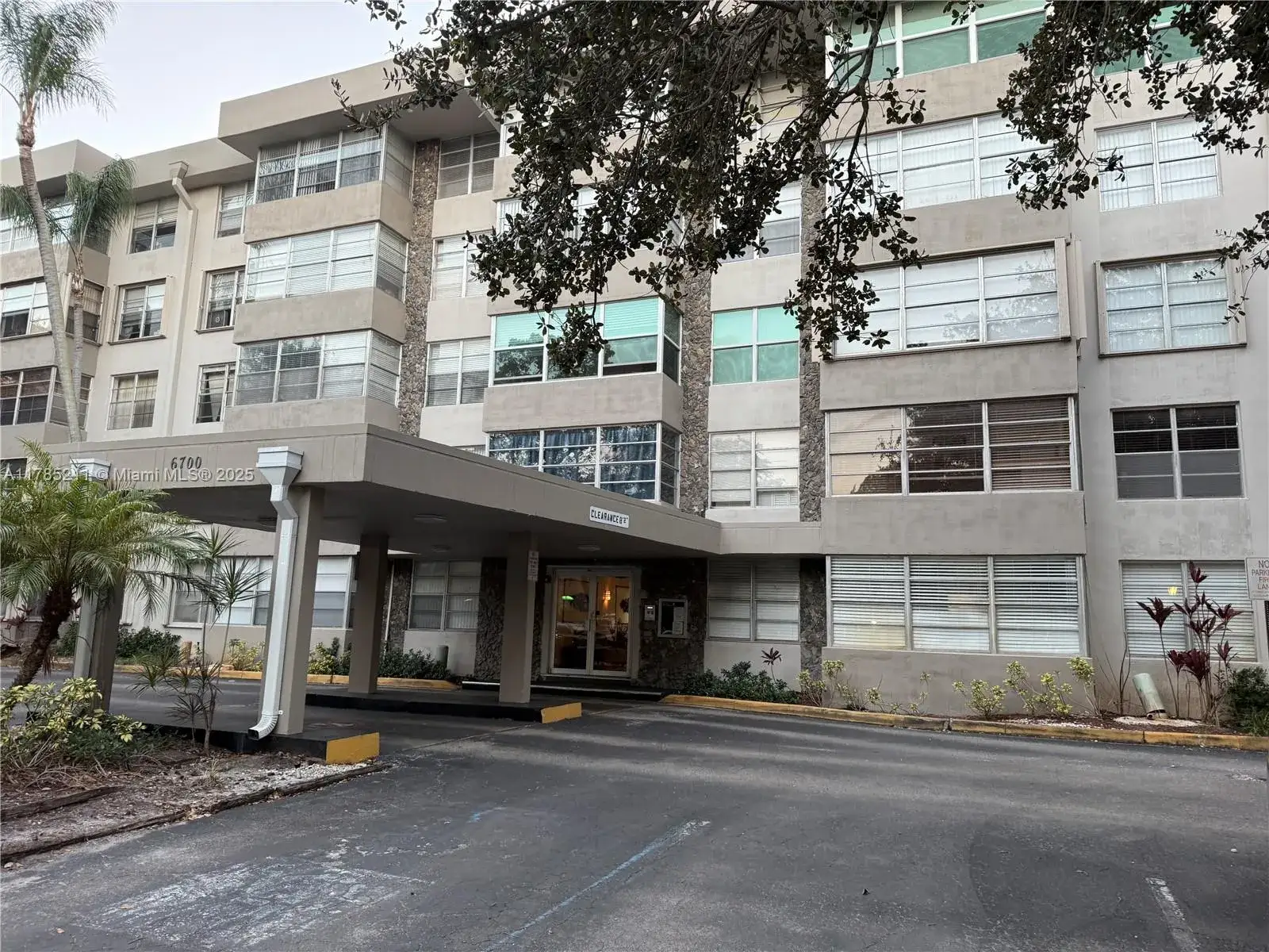 2 bedroom 2 bath Residential for sale at 6700 Cypress Rd # 504, Plantation FL 33317