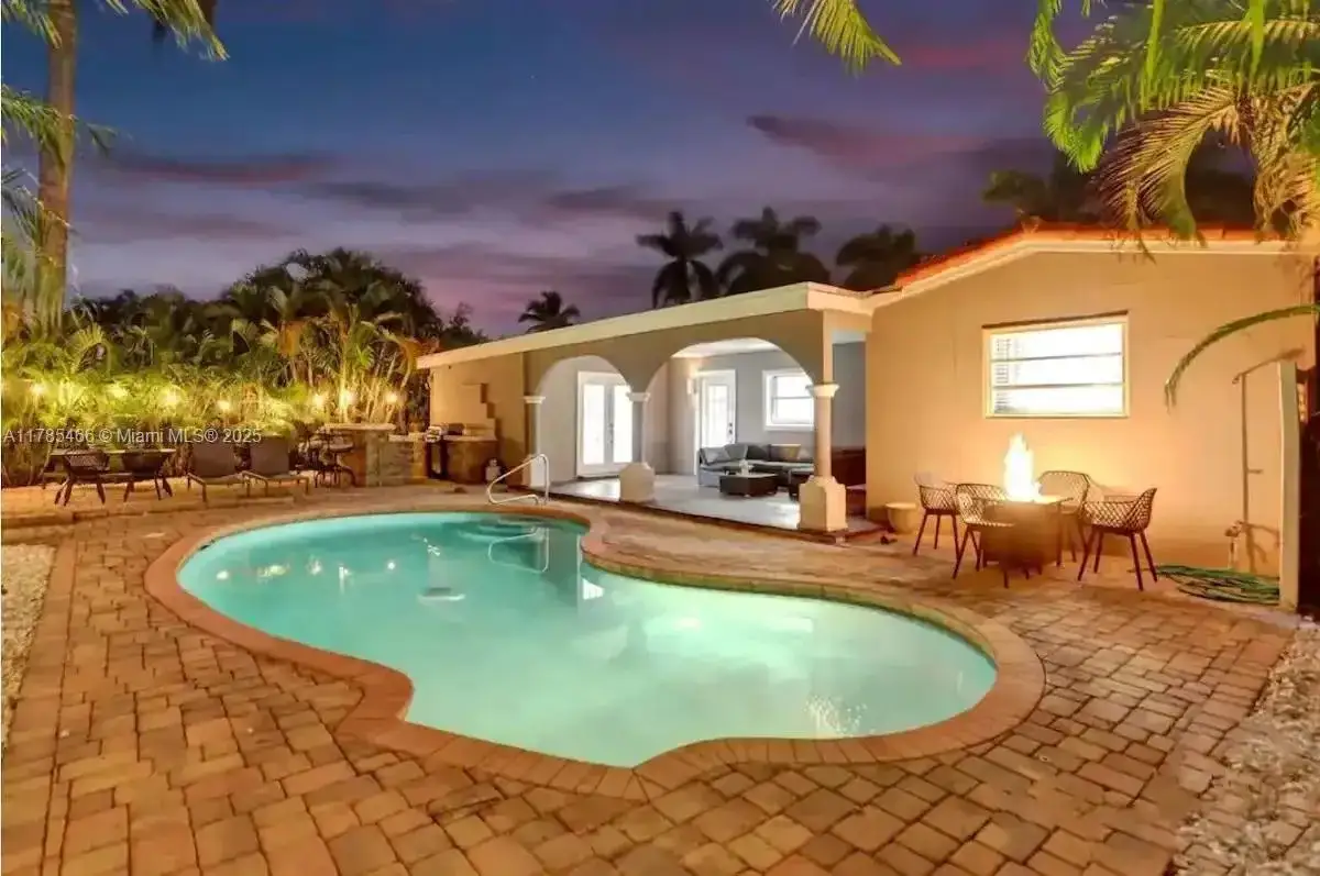 4 bedroom 2 bath Residential for sale at 914 N 13th Ave, Hollywood FL 33019