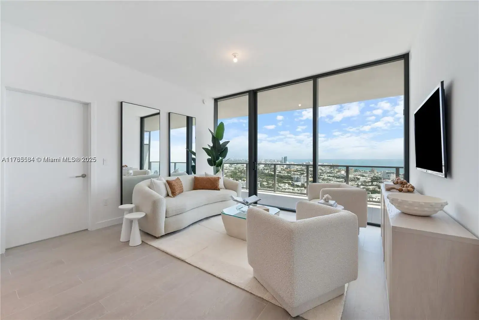 2 bedroom 2 bath Residential for sale at 500 Alton # 3304, Miami Beach FL 33139