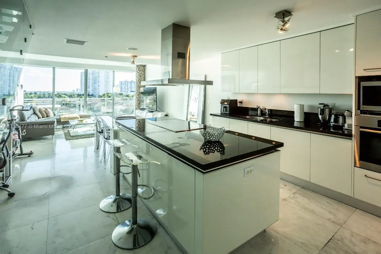 2 bedroom 2 bath Residential for sale at 2950 NE 188th St # 401, Aventura FL 33180
