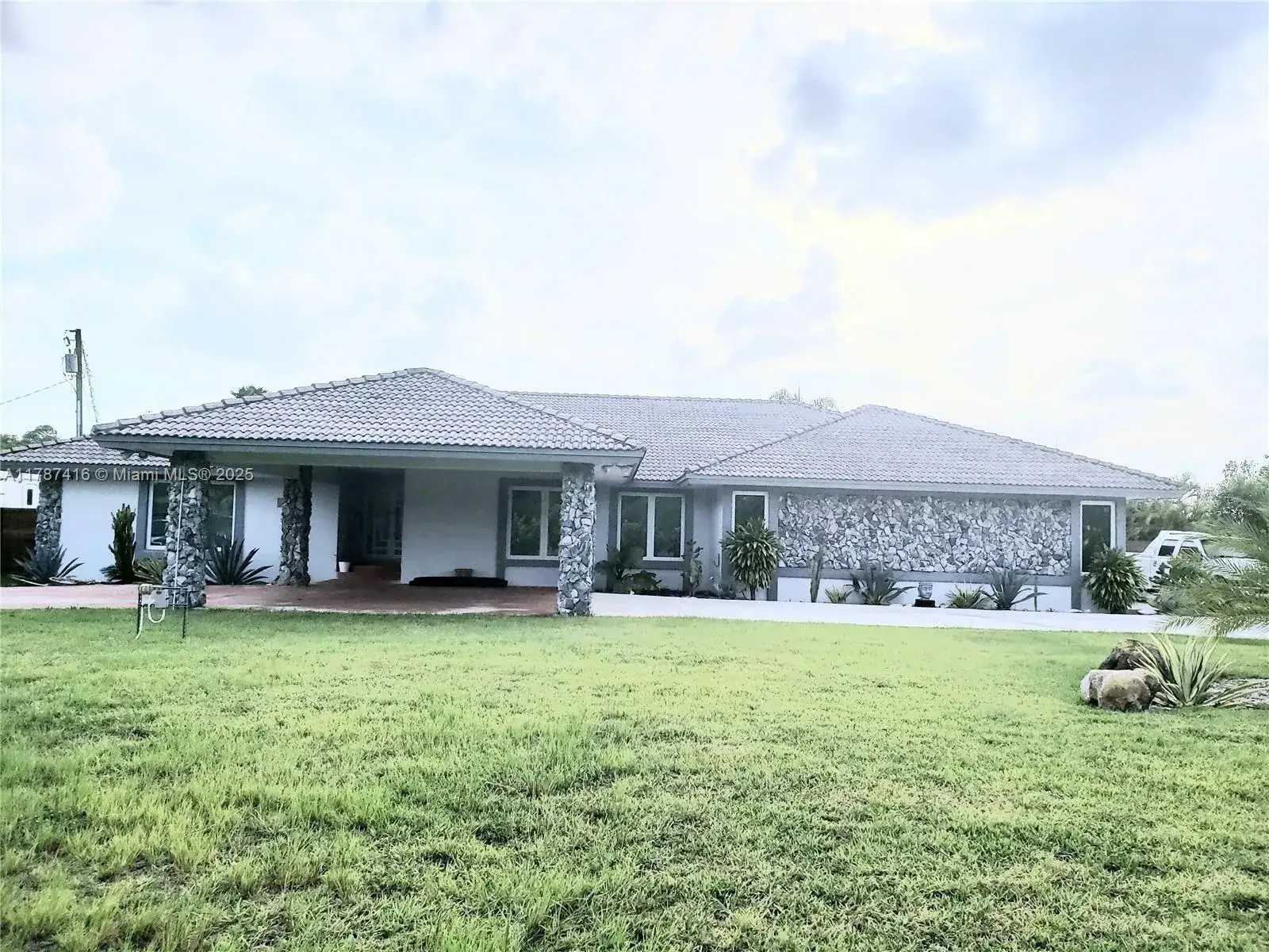 6 bedroom 4 bath Residential for sale at 30992 SW 195th Ave, Homestead FL 33030