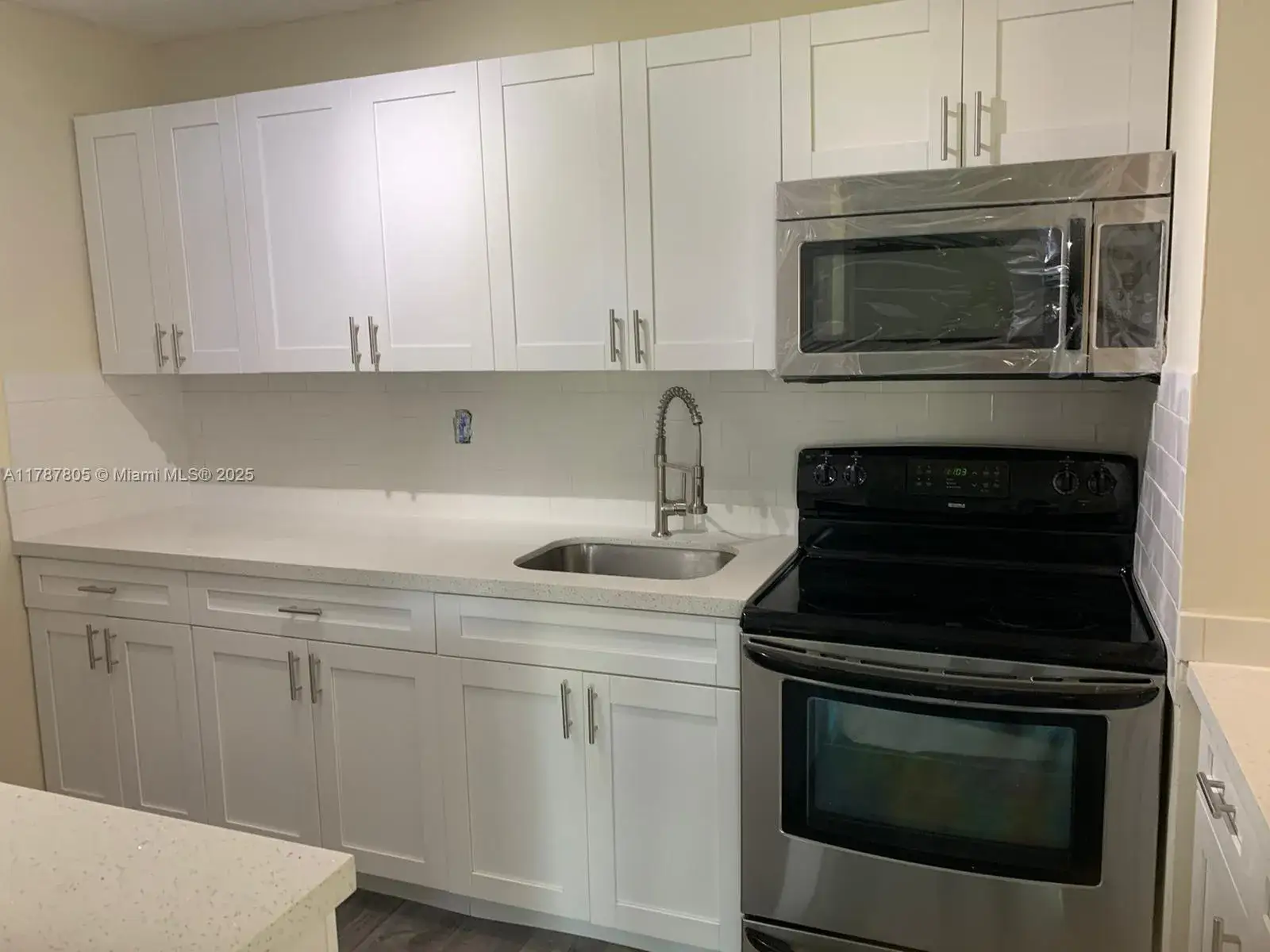 3 bedroom 2 bath Residential for sale at 451 NE 207th Ln # 102, Miami FL 33179