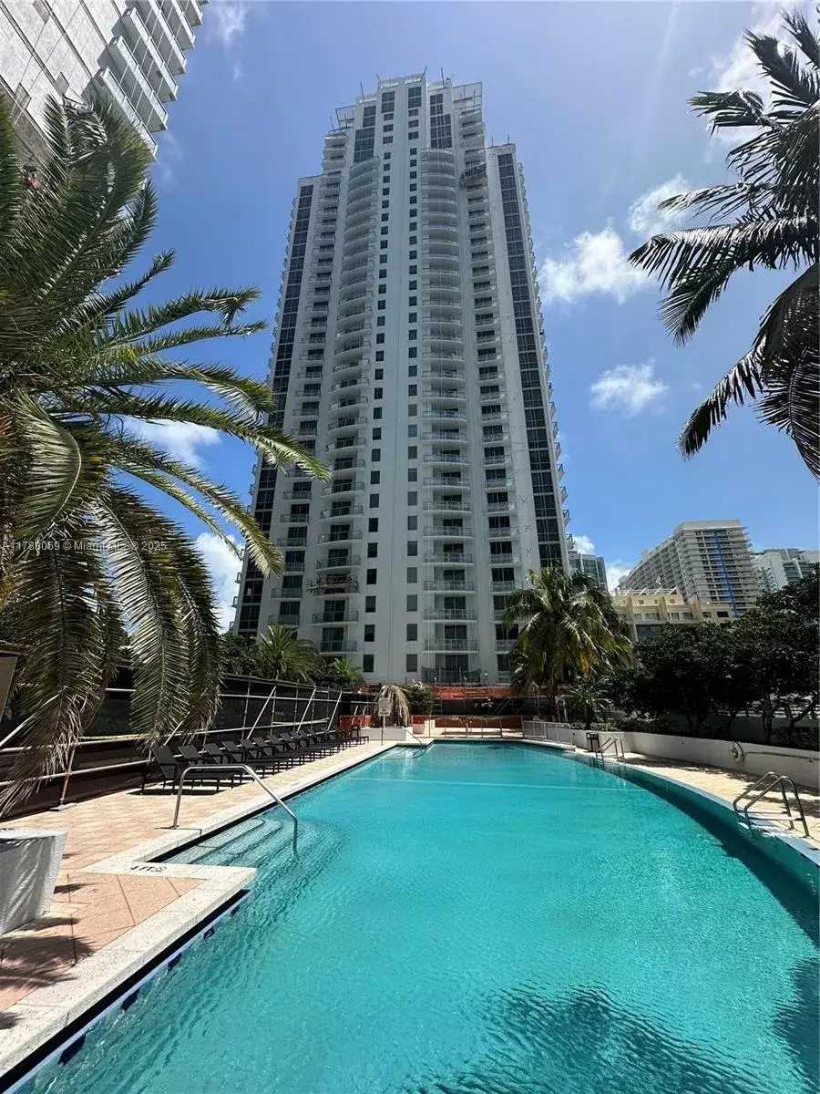 2 bedroom 2 bath Residential for sale at 1060 Brickell Ave # 2007, Miami FL 33131