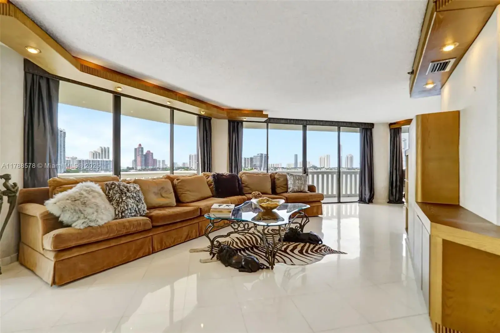 2 bedroom 3 bath Residential for sale at 3000 Island Blvd # 706, Aventura FL 33160
