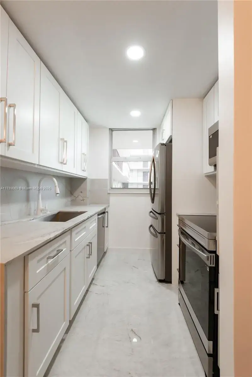 1 bedroom 1 bath Residential for sale at 1811 Jefferson St # 509, Hollywood FL 33020