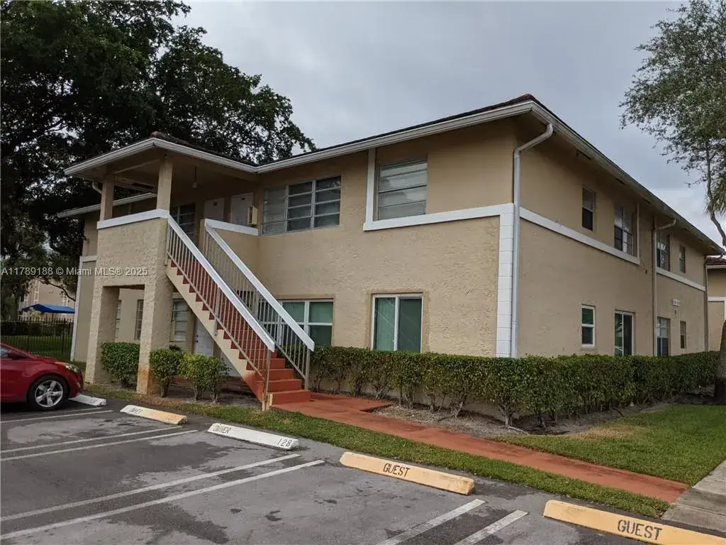2 bedroom 2 bath Residential for sale at 10192 Twin Lakes Dr # F, Coral Springs FL 33071