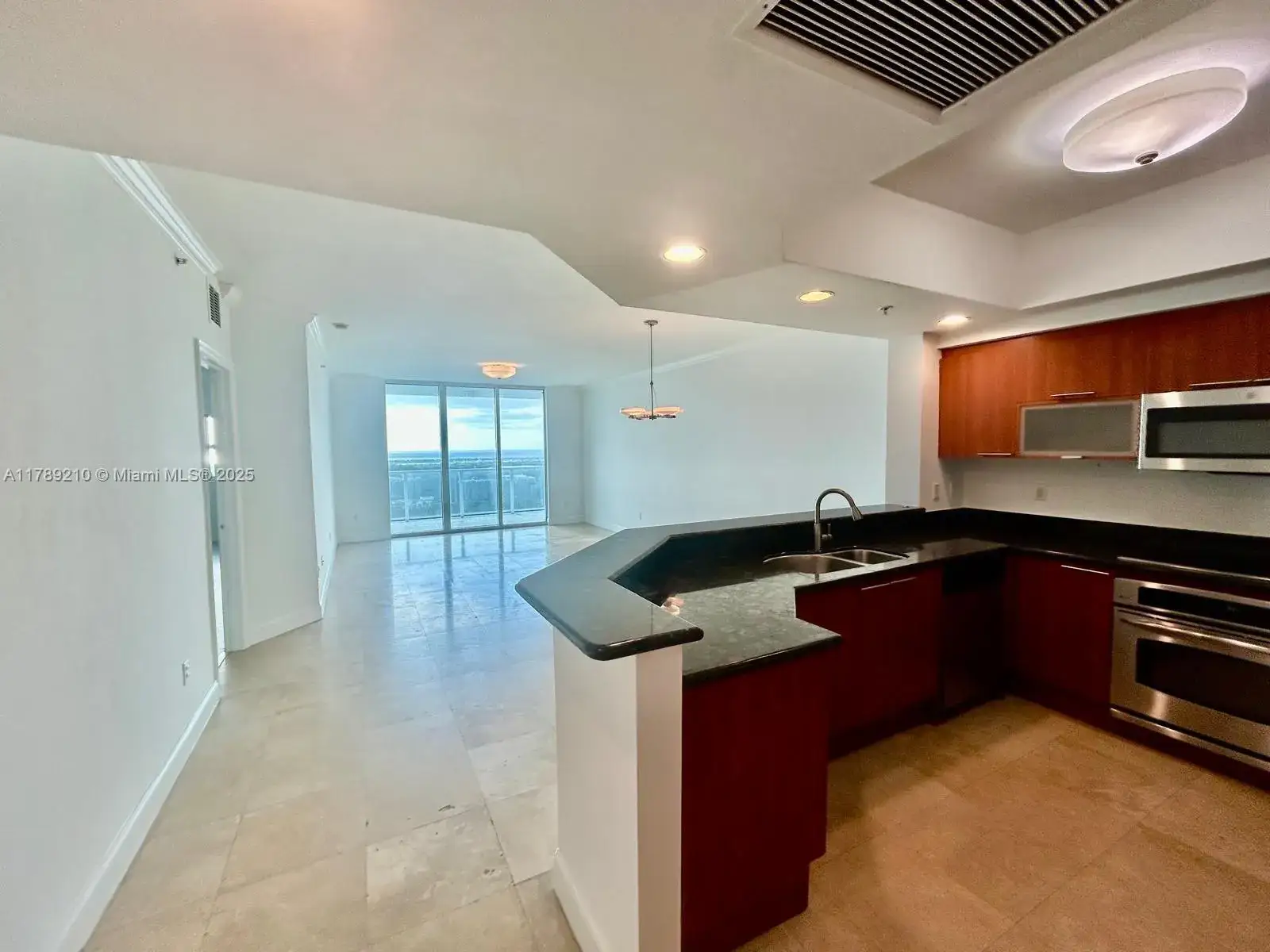 3 bedroom 3 bath Residential for sale at 15051 Royal Oaks Ln # 2503, North Miami FL 33181