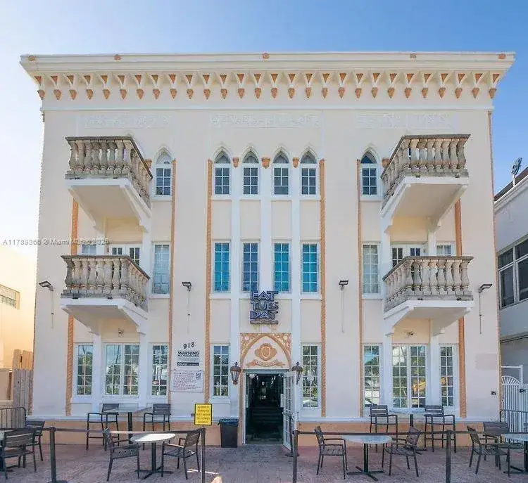 1 bath Residential for sale at 918 Ocean Dr # 203, Miami Beach FL 33139