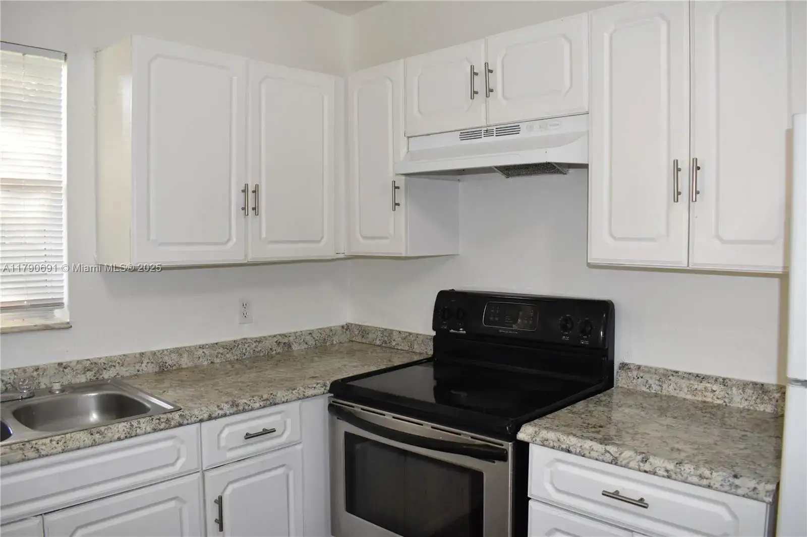 2 bedroom 1 bath Residential Lease for rent at 4160 NW 21st St # 118E, Lauderhill FL 33313