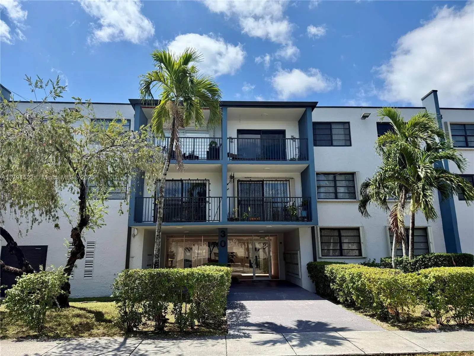 2 bedroom 2 bath Residential Lease for rent at 30 E 39th St # 217, Hialeah FL 33013