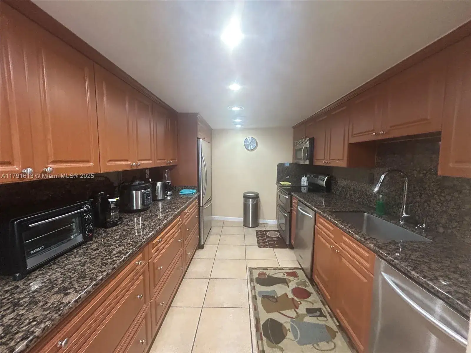 2 bedroom 2 bath Residential Lease for rent at 5401 Collins Ave # 434, Miami Beach FL 33140