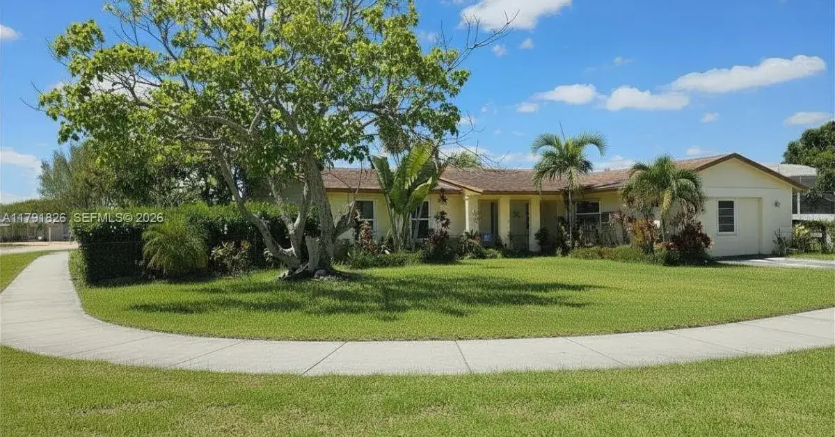 4 bedroom 2 bath Residential for sale at 12900 SW 81st St, Kendall FL 33183
