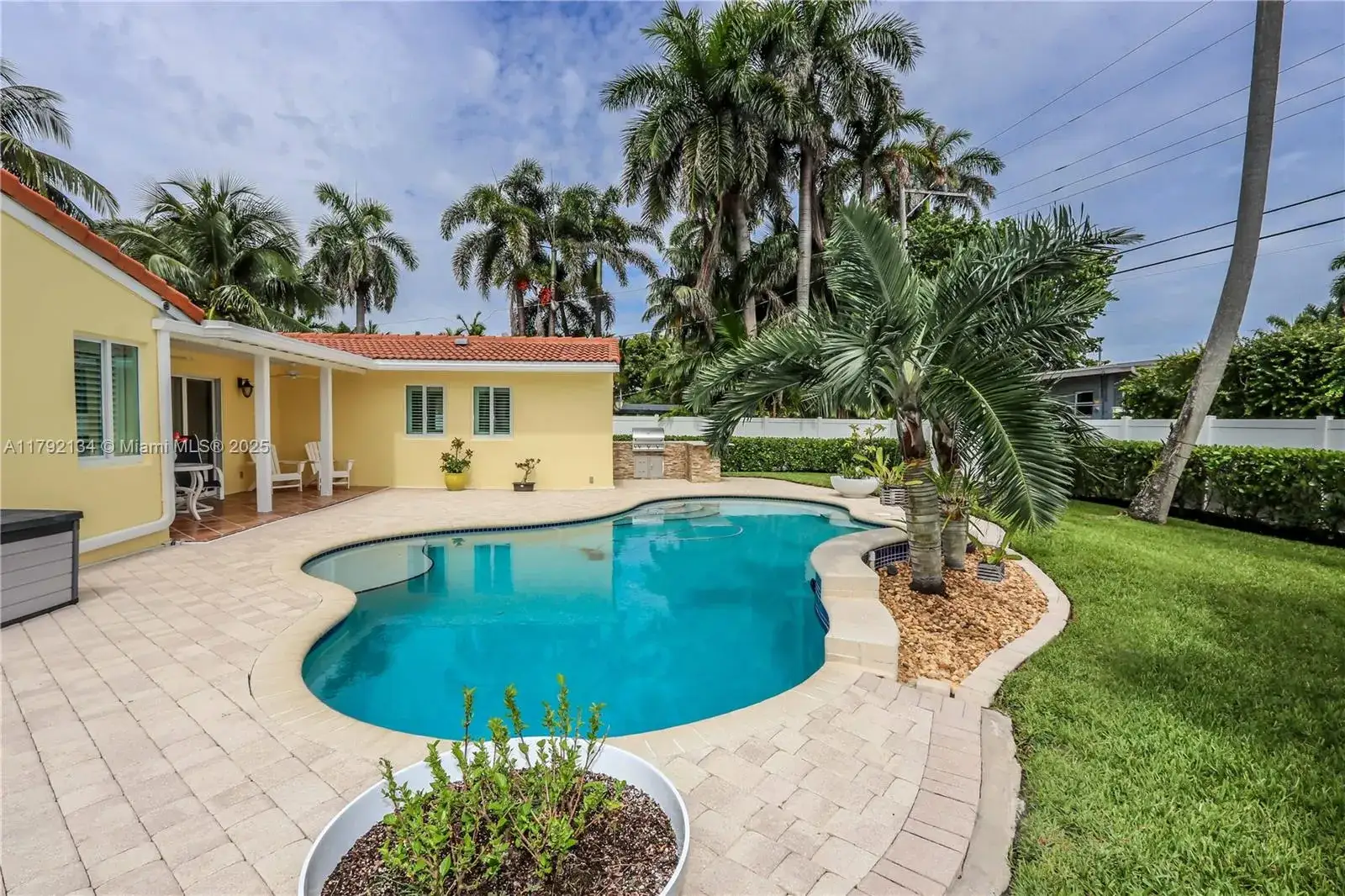 3 bedroom 2 bath Residential for sale at 1215 Jefferson St, Hollywood FL 33019
