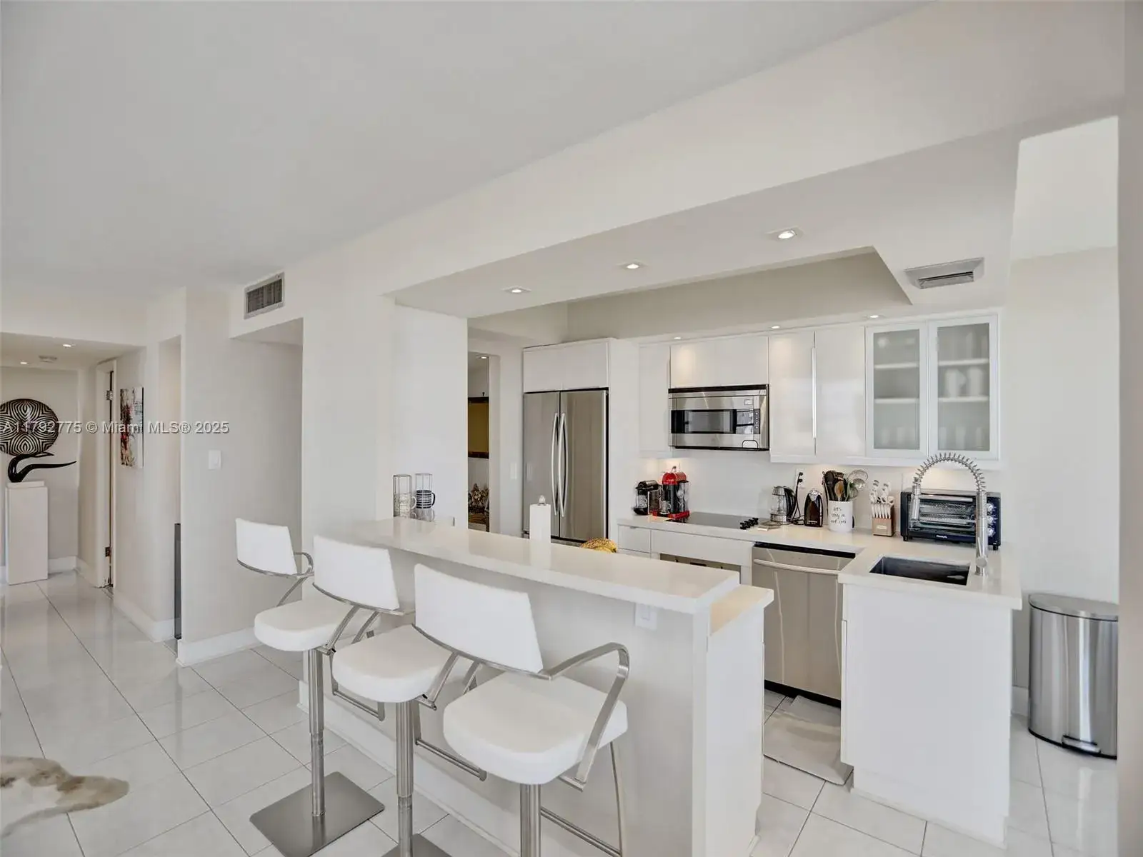 2 bedroom 2 bath Residential for sale at 18011 Biscayne Blvd # 1904, Aventura FL 33160