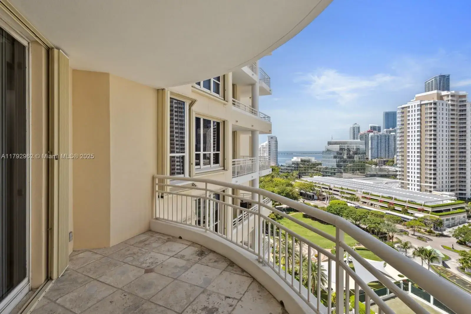2 bedroom 2 bath Residential Lease for rent at 888 Brickell Key Dr # 1600, Miami FL 33131