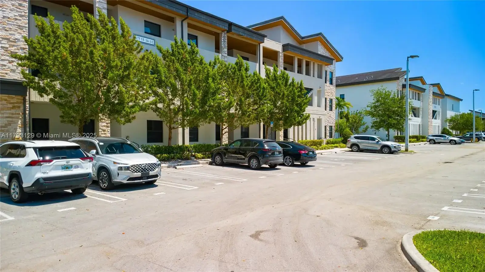 2 bedroom 2 bath Residential for sale at 8175 NW 104th Ave # 25, Doral FL 33178