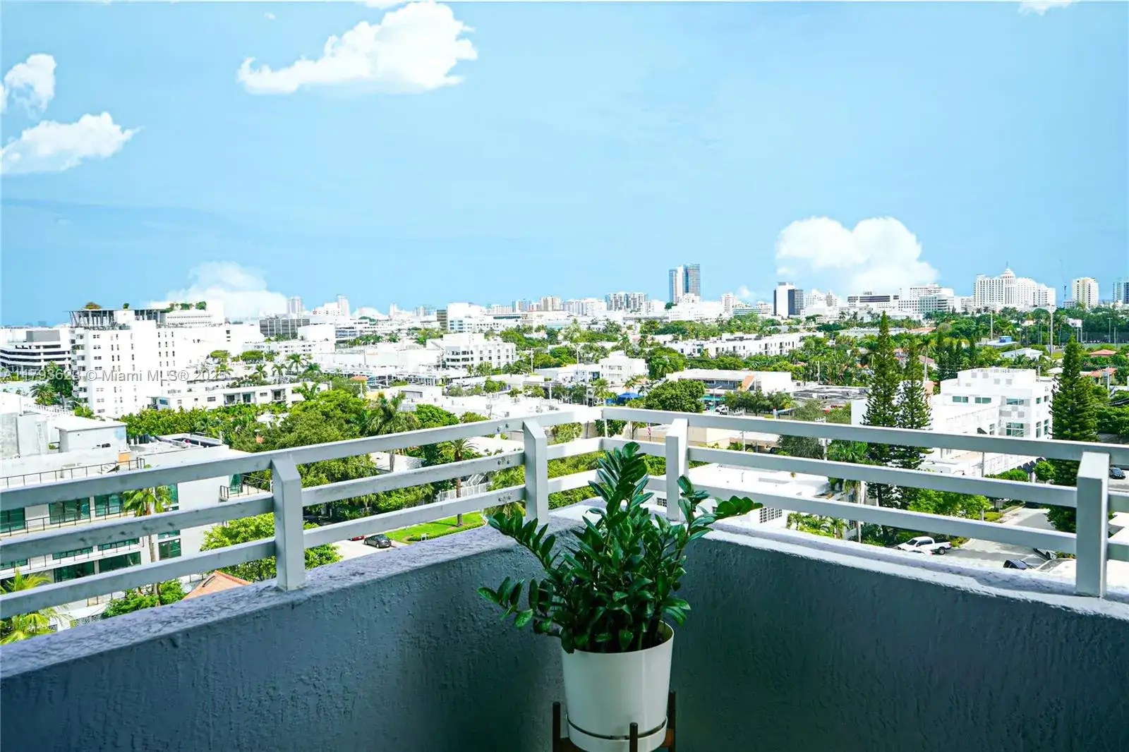 2 bedroom 2 bath Residential for sale at 1330 West Ave # 1013, Miami Beach FL 33139