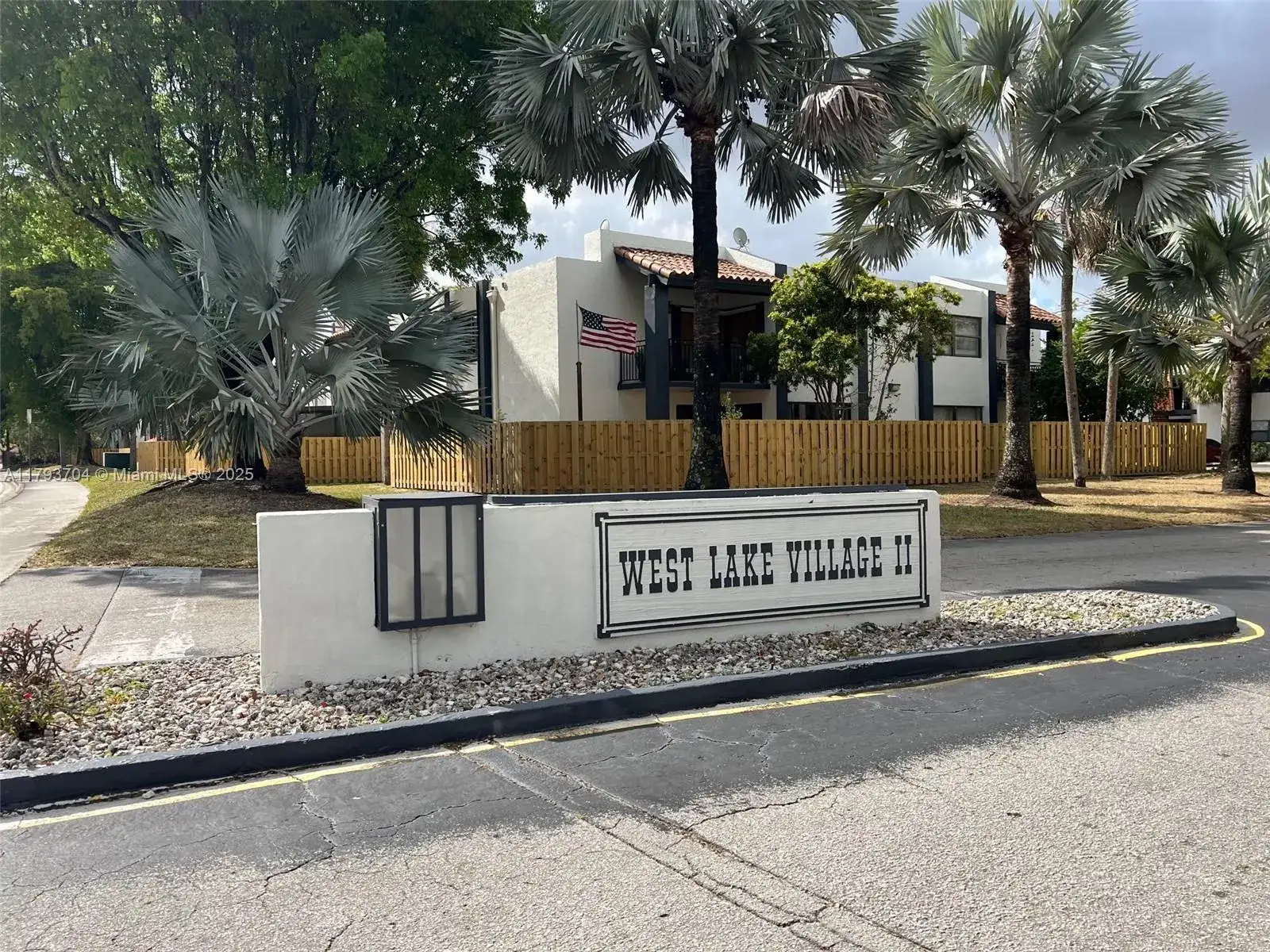 2 bedroom 1 bath Residential for sale at 460 W Park Dr # 103, Miami FL 33172