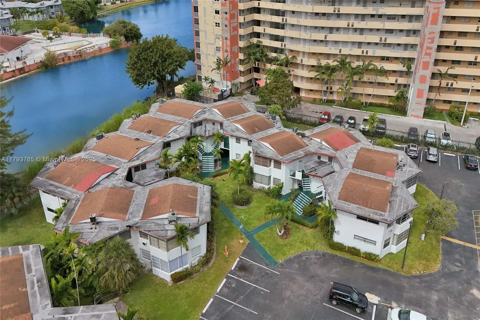 2 bedroom 1 bath Residential for sale at 18746 NE 18th Ave # 146, Miami FL 33179