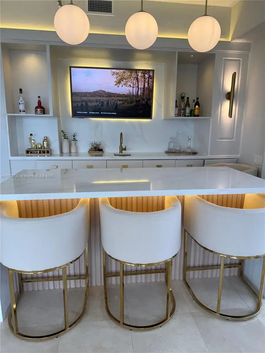 5 bedroom 3 bath Residential for sale at 20355 NE 34th Ct # 2725, Aventura FL 33180