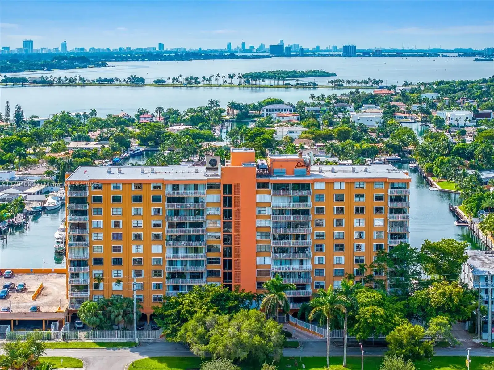 1 bedroom 1 bath Residential for sale at 2450 NE 135th St # 1006, North Miami FL 33181