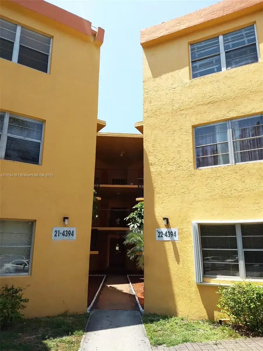 2 bedroom 2 bath Residential for sale at 4394 NW 9th Ave # 3C, Deerfield Beach FL 33064