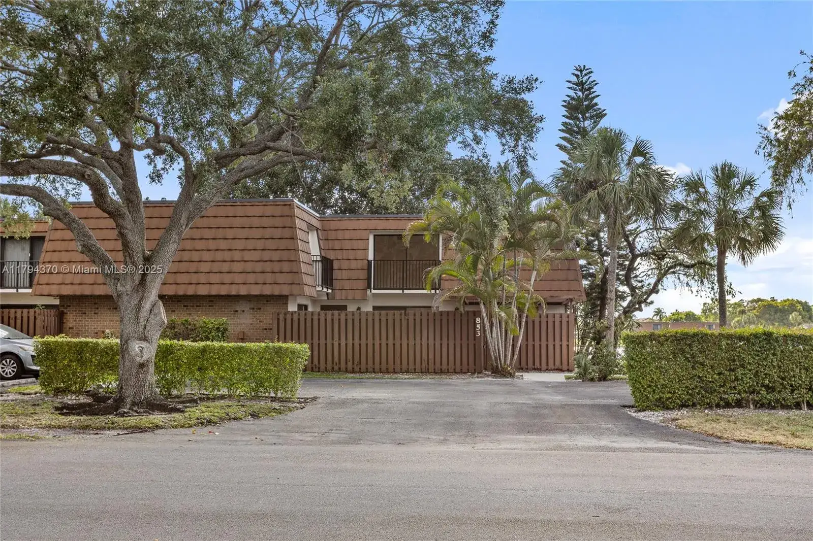 3 bedroom 2 bath Residential for sale at 853 SW 118th Ter, Davie FL 33325