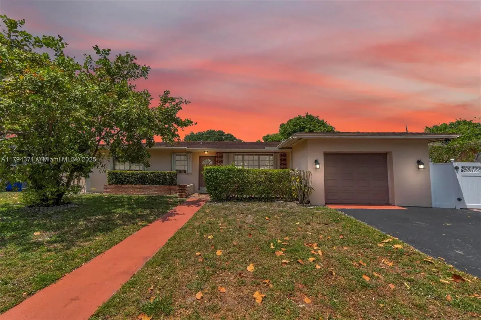 3 bedroom 2 bath Residential for sale at 700 NW 76th Ave, Pembroke Pines FL 33024